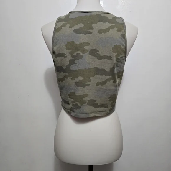American Eagle Green Camo High Neck Cropped Tank Top Size XL - Picture 4 of 9